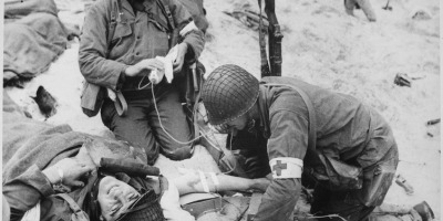 Medics_helping_injured_soldier_in_France,_1944